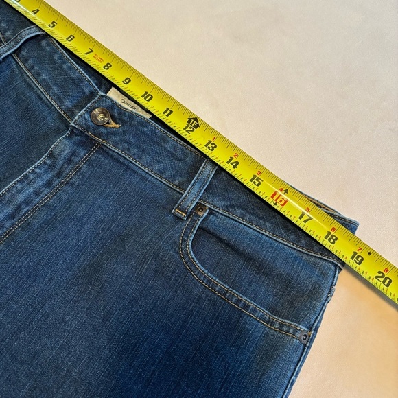 L.L. Bean Women's Straight Leg Classic Fit Blue Jeans - Picture 8 of 9